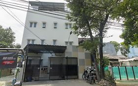 Reddoorz Near Central Park Mall